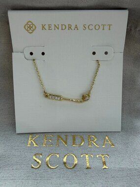 Kendra Scott necklace